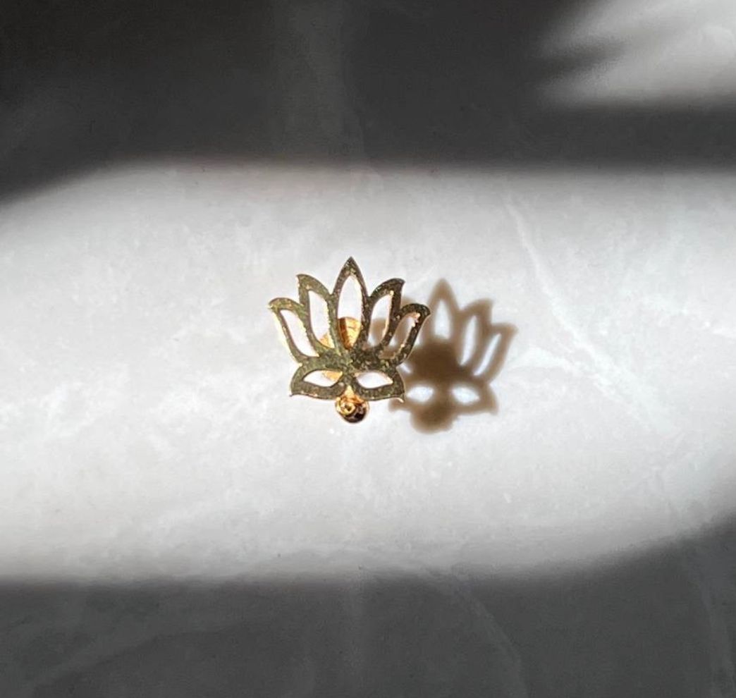 LOTUS NOSE PIN – Aahaanamooguthi