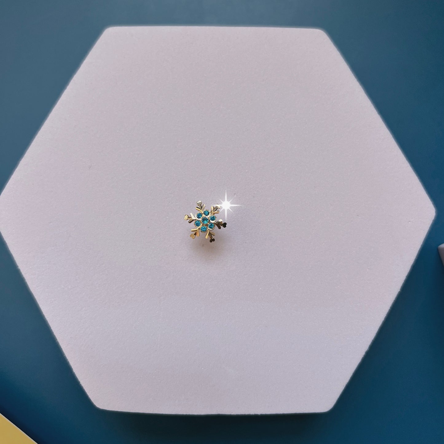 SNOW FLAKE NOSE PIN